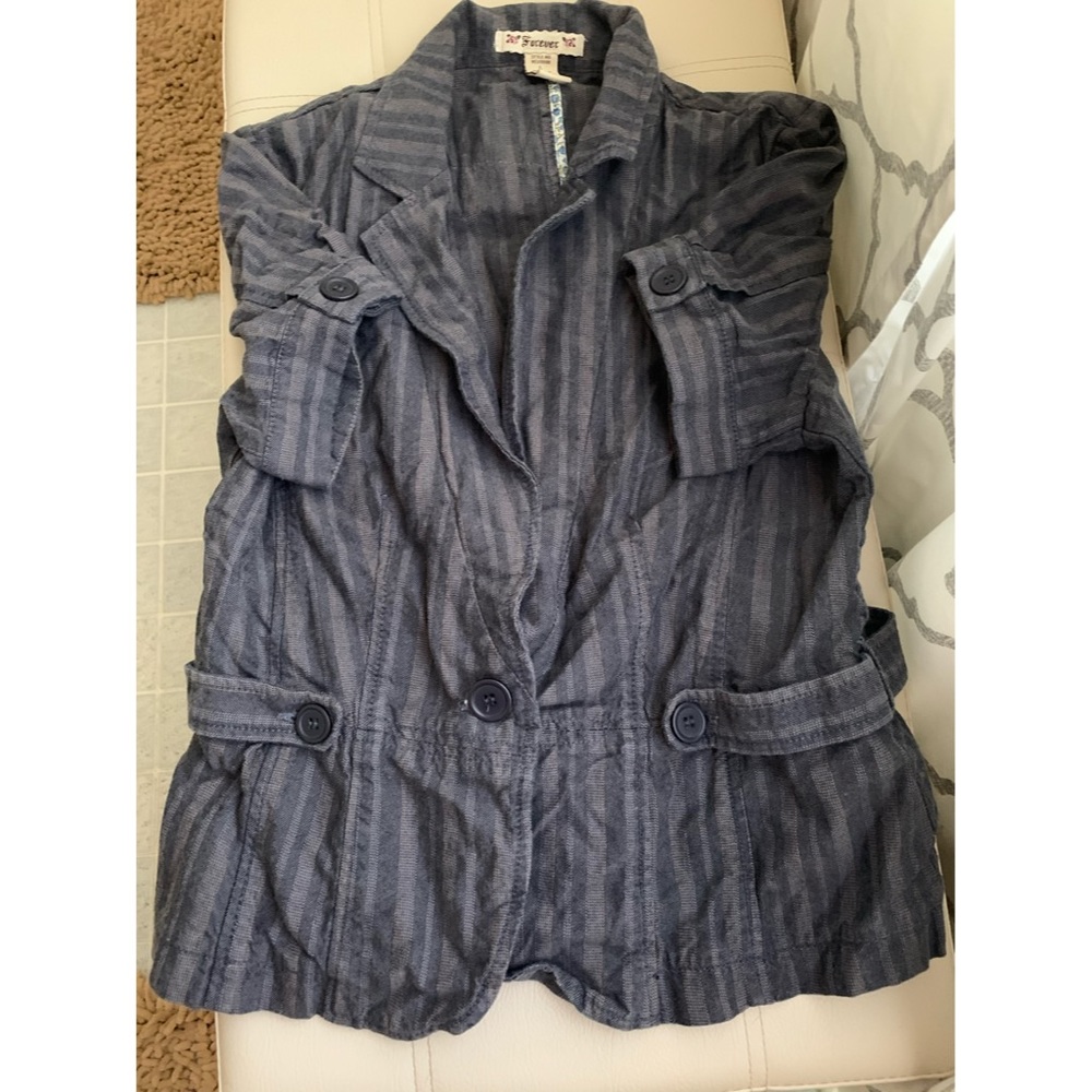 Forever Linen short-sleeve blazer in size Lg,